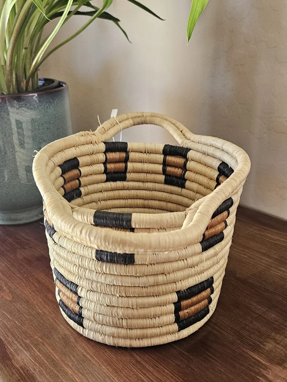 Indego AfricaDouble Handle Leopard Plant Basket Handwoven